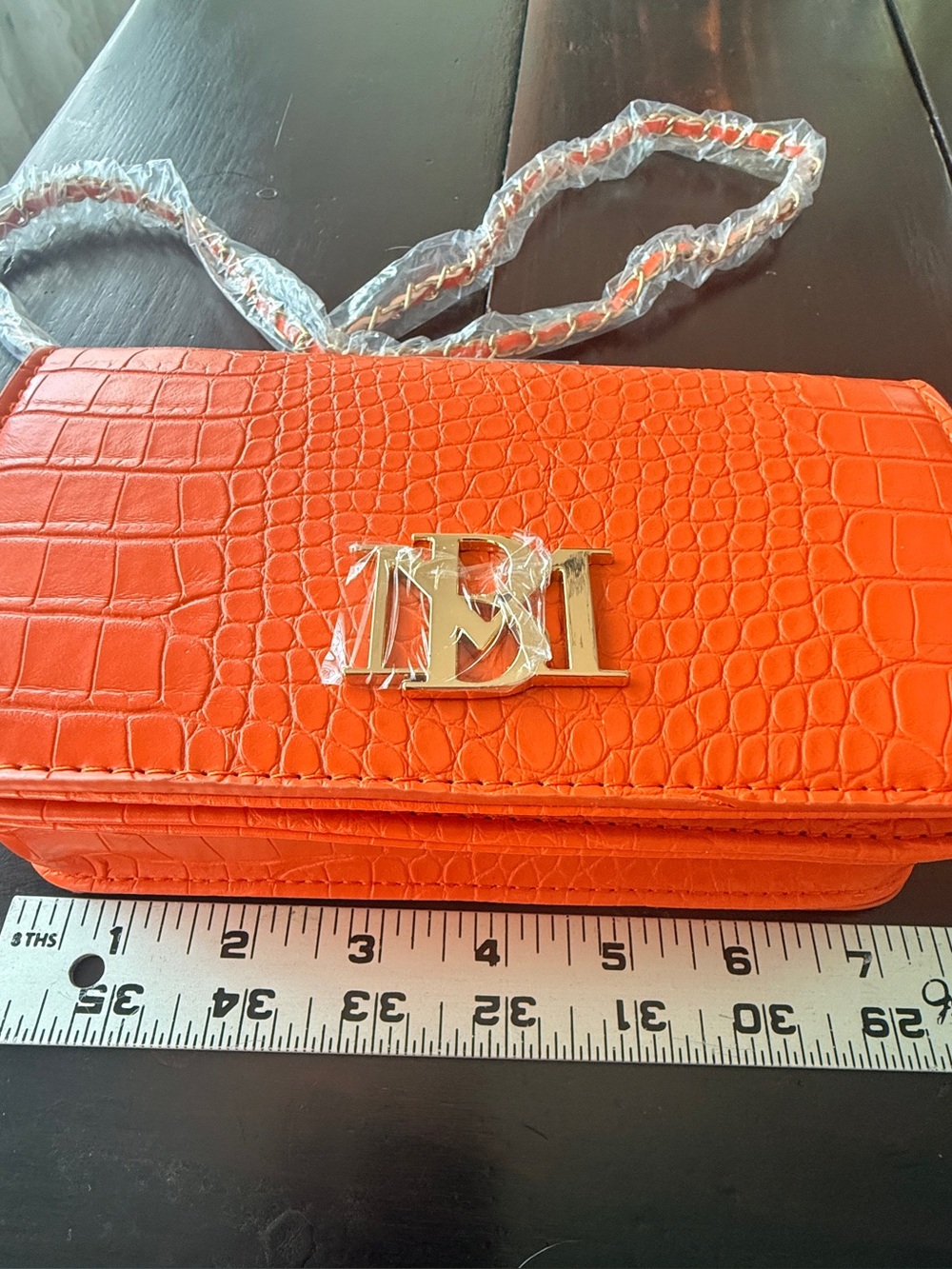 Badgley Mishka Orange croc
Embossed chain crossbody bag
NWT retail $99 - Picture 13 of 15